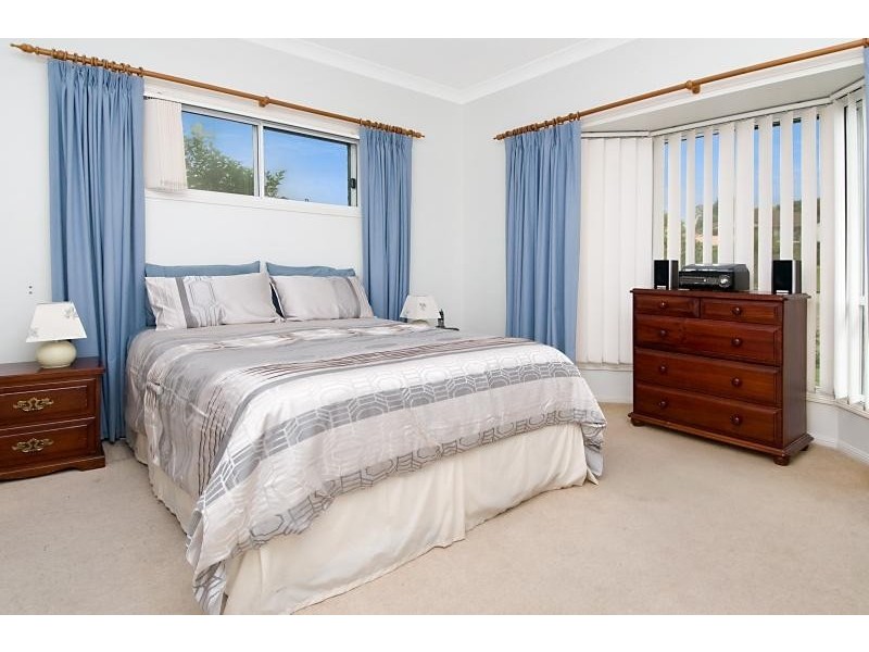 24 Arlington Drive, Arana Hills QLD 4054