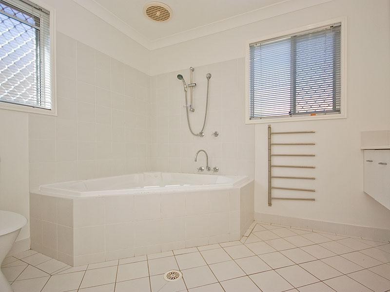 42 a Wendon Way, Bridgeman Downs QLD 4035