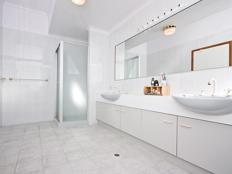 11 Laurel Court, Cashmere QLD 4500