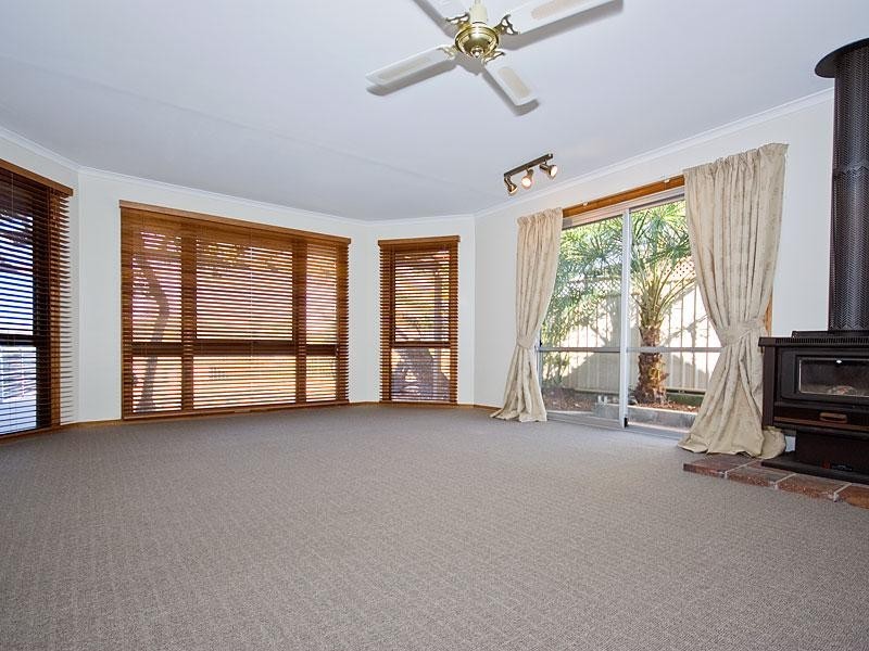 22 Eurobin Crescent, Ferny Hills QLD 4055
