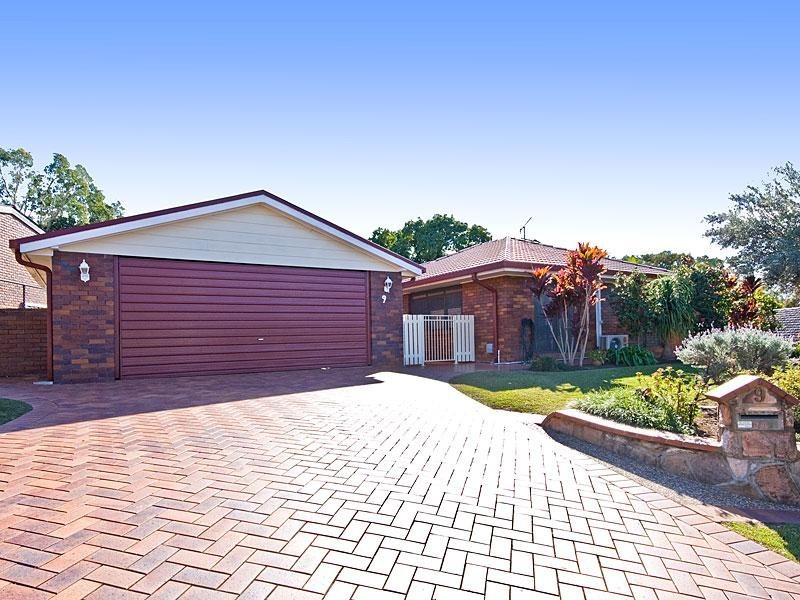9 Centurion Street, Bridgeman Downs QLD 4035