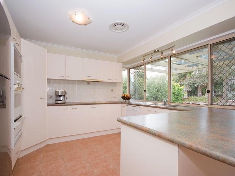 9 Delvin Court, Arana Hills QLD 4054