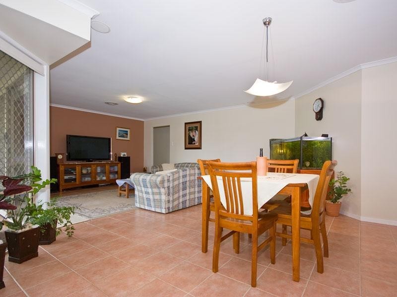 9 Delvin Court, Arana Hills QLD 4054