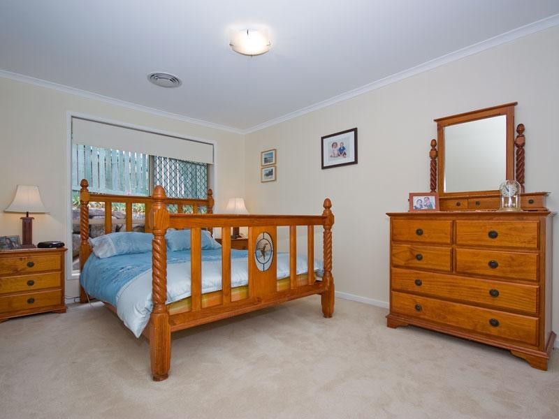 9 Delvin Court, Arana Hills QLD 4054