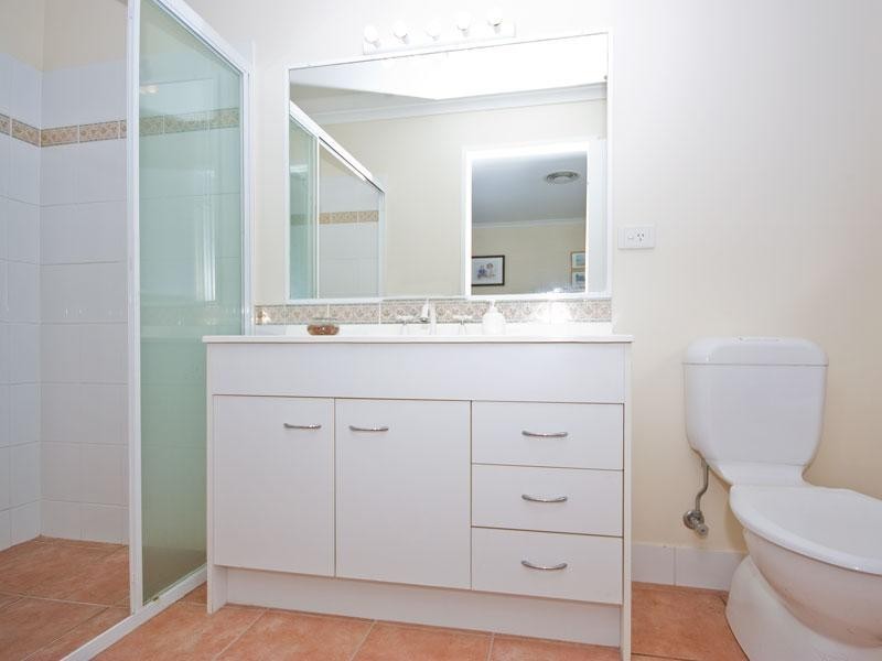 9 Delvin Court, Arana Hills QLD 4054