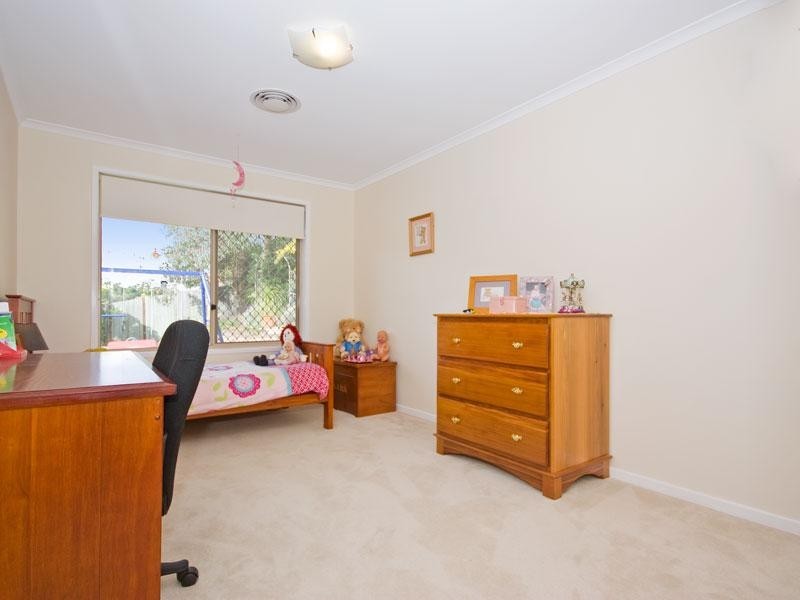 9 Delvin Court, Arana Hills QLD 4054