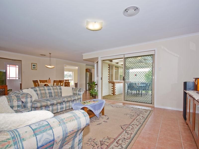 9 Delvin Court, Arana Hills QLD 4054