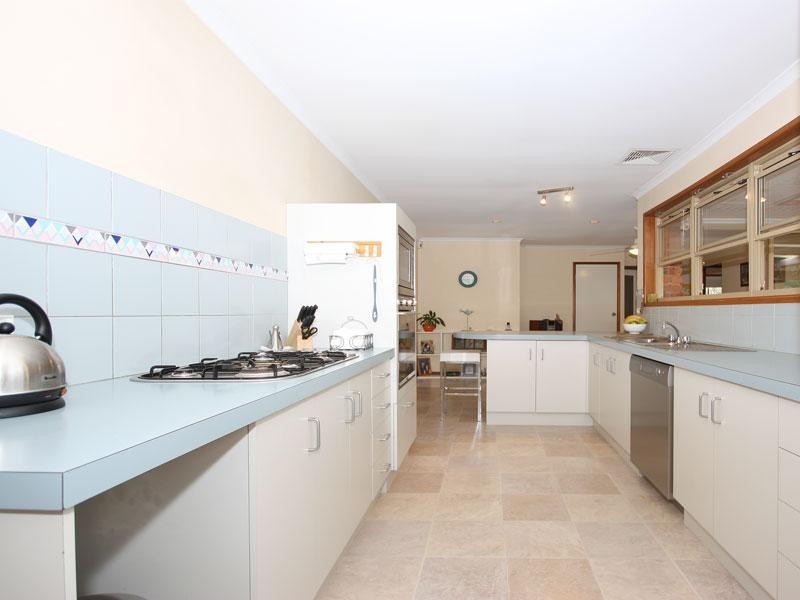 77 Yingally Drive, Ferny Hills QLD 4055