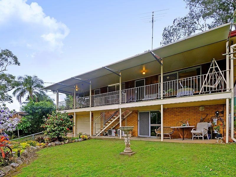 8 Dinterra Avenue, Ferny Hills QLD 4055