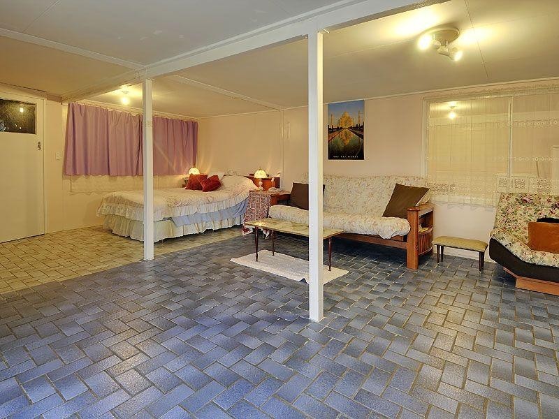 8 Dinterra Avenue, Ferny Hills QLD 4055