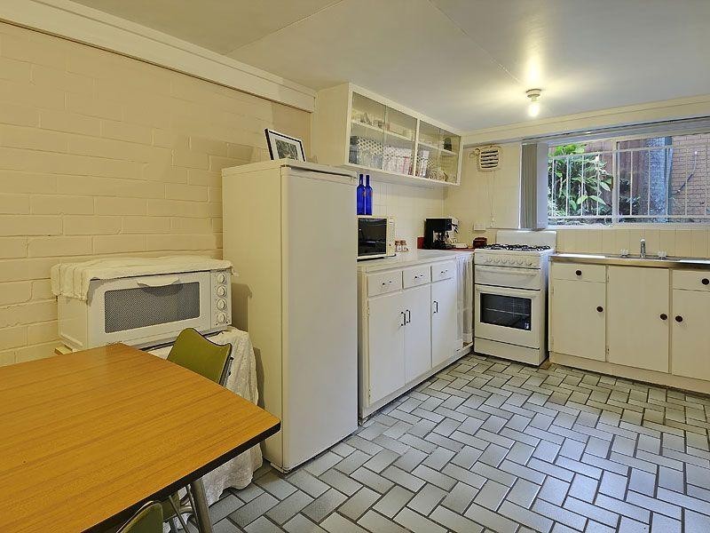 8 Dinterra Avenue, Ferny Hills QLD 4055