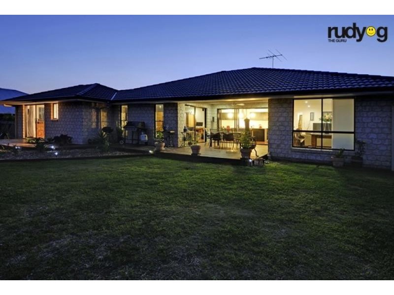 15 Ladbroke Close, Carseldine QLD 4034