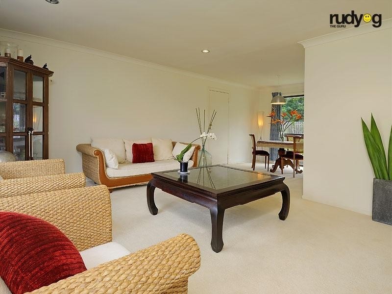 23 Greenford Street, Chapel Hill QLD 4069