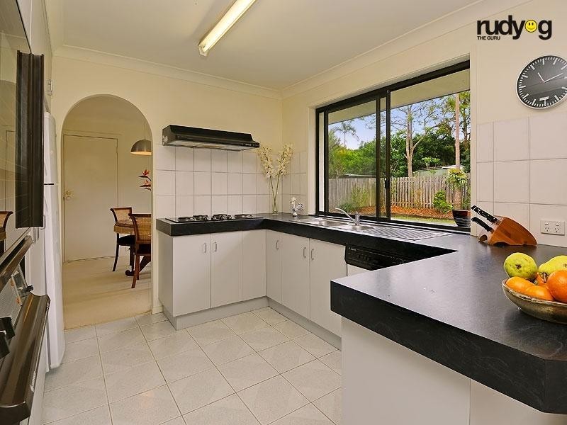 23 Greenford Street, Chapel Hill QLD 4069