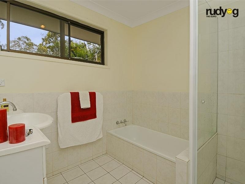 23 Greenford Street, Chapel Hill QLD 4069