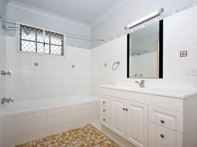 13 Penambul Crescent, Ferny Hills QLD 4055