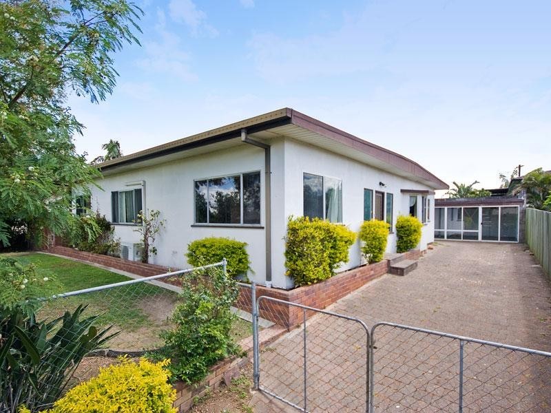 8 Leslie Street, Arana Hills QLD 4054