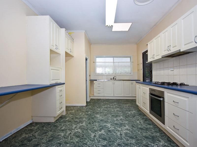 8 Leslie Street, Arana Hills QLD 4054