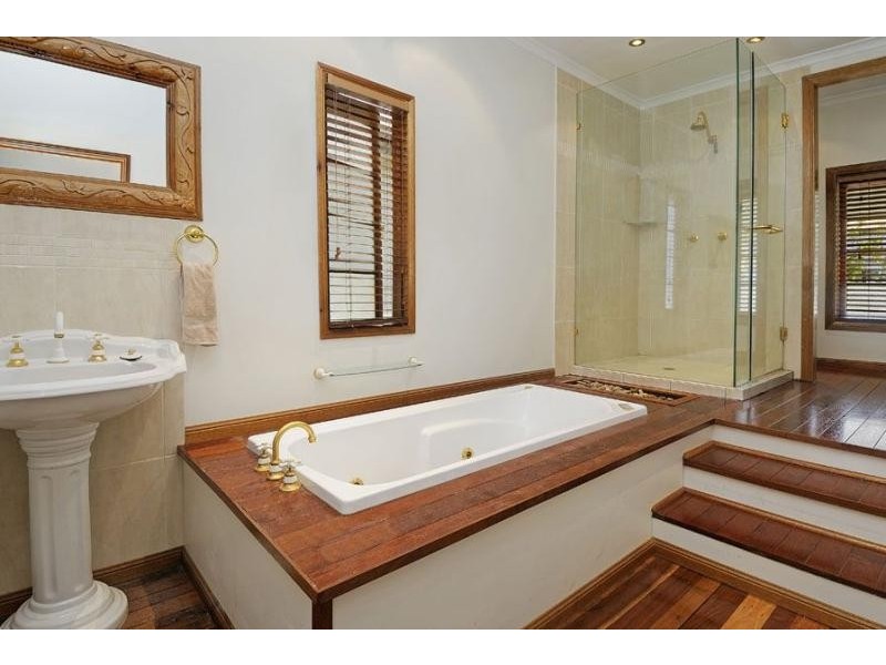 23 Nicholson Street, Mitchelton QLD 4053