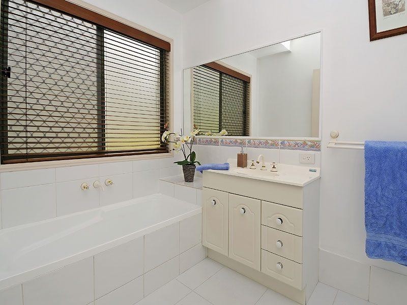 12 Fiddlewood Place, Bridgeman Downs QLD 4035