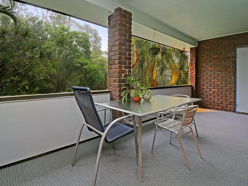 32 Owarra Avenue, Ferny Hills QLD 4055