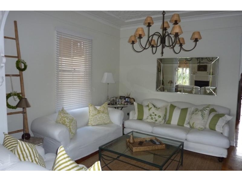 17 Fullerton St, Red Hill QLD 4059