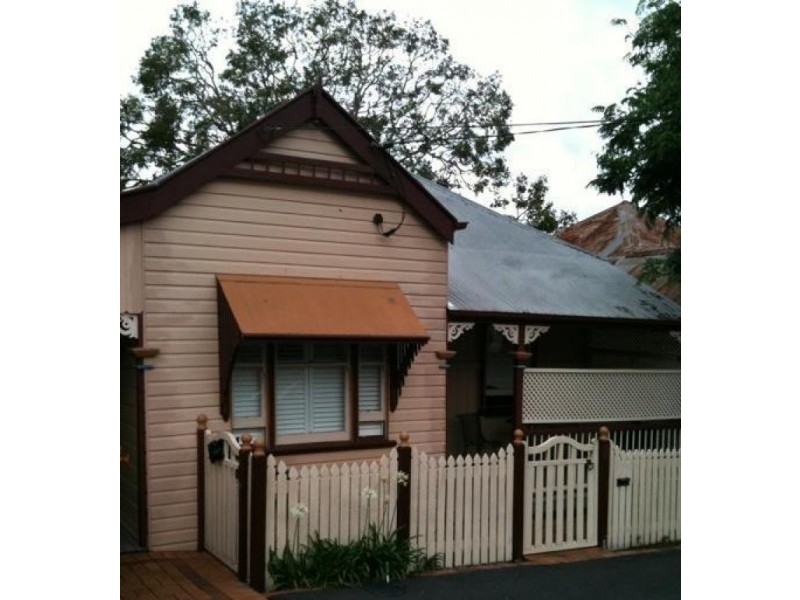 17 Fullerton St, Red Hill QLD 4059