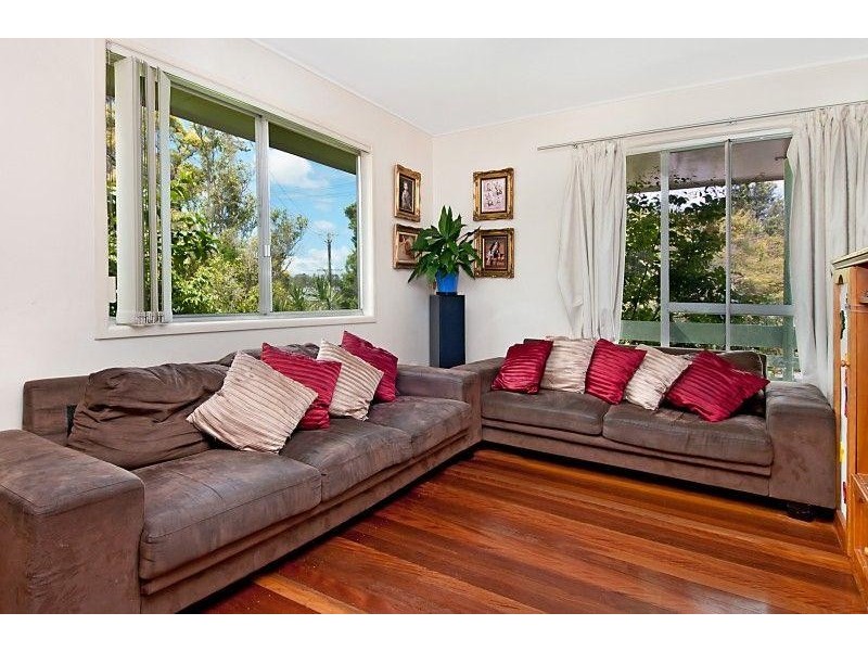 4 Hoxton Street, Arana Hills QLD 4054