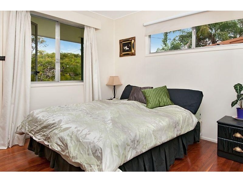 4 Hoxton Street, Arana Hills QLD 4054