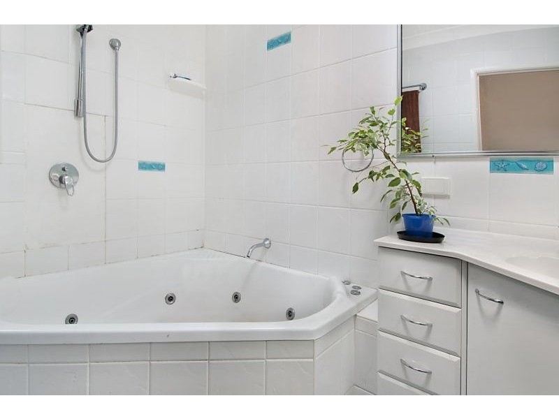 4 Hoxton Street, Arana Hills QLD 4054