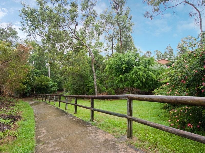 1 Ironwood Court, Arana Hills QLD 4054