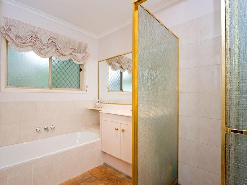 28 Tetragona Drive, Arana Hills QLD 4054