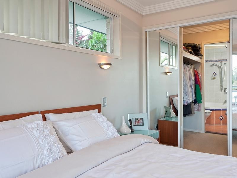 38 Deerdale Street, Stafford Heights QLD 4053