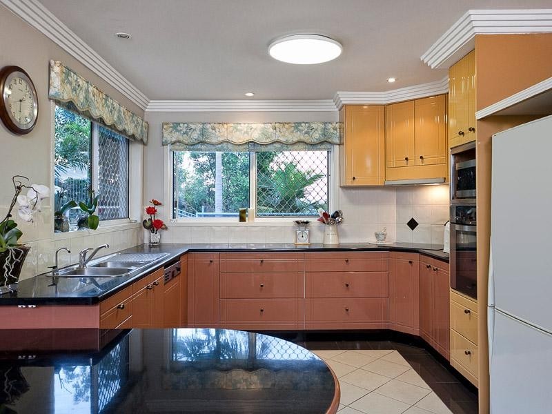 38 Deerdale Street, Stafford Heights QLD 4053