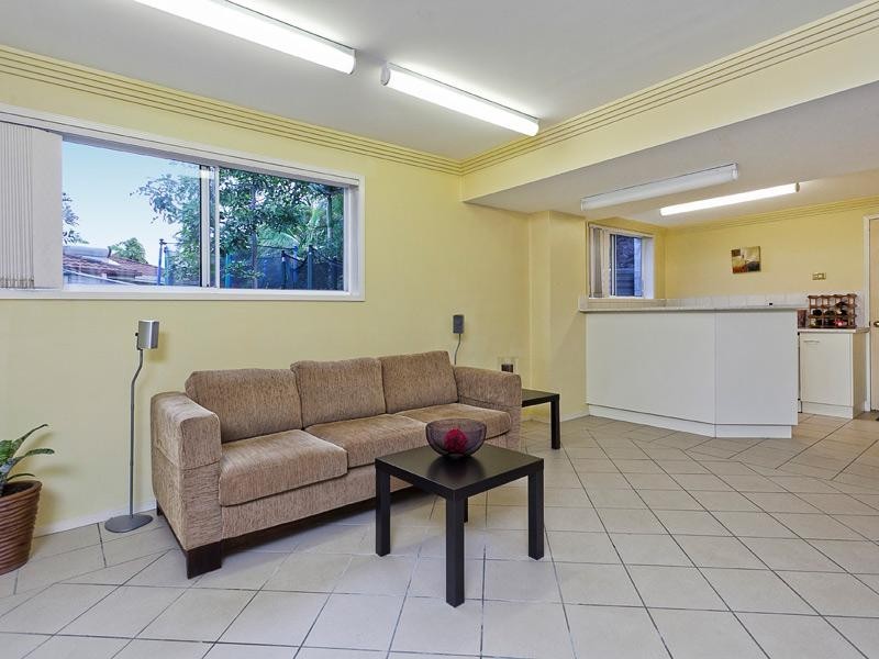 38 Deerdale Street, Stafford Heights QLD 4053