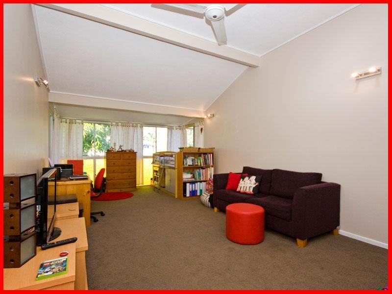 22 Illuta Avenue, Ferny Hills QLD 4055