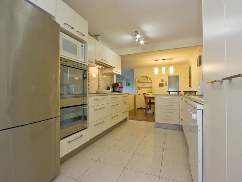 15 Penambul Crescent, Ferny Hills QLD 4055