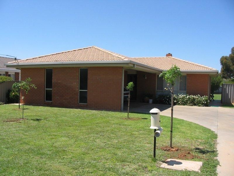 120 Crispe Street, Deniliquin NSW 2710