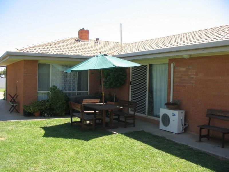 120 Crispe Street, Deniliquin NSW 2710