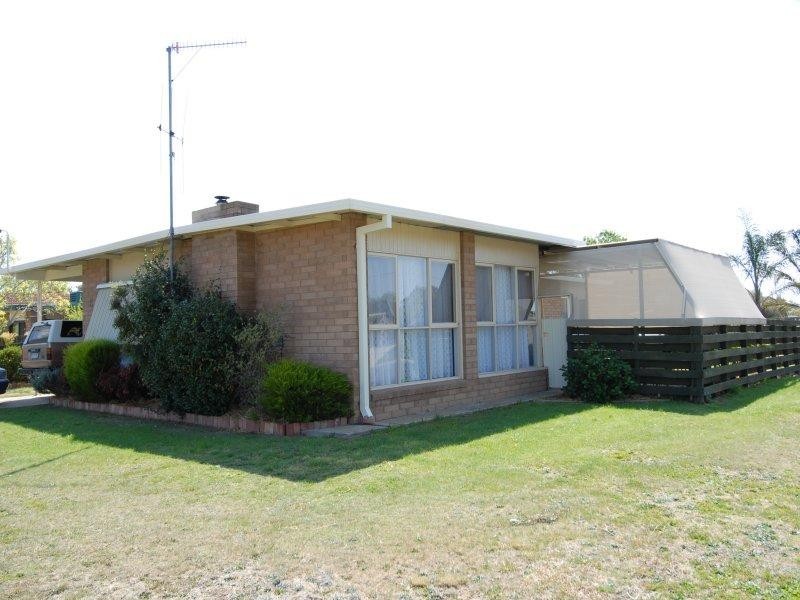 3 GREAVES CRESCENT, Deniliquin NSW 2710