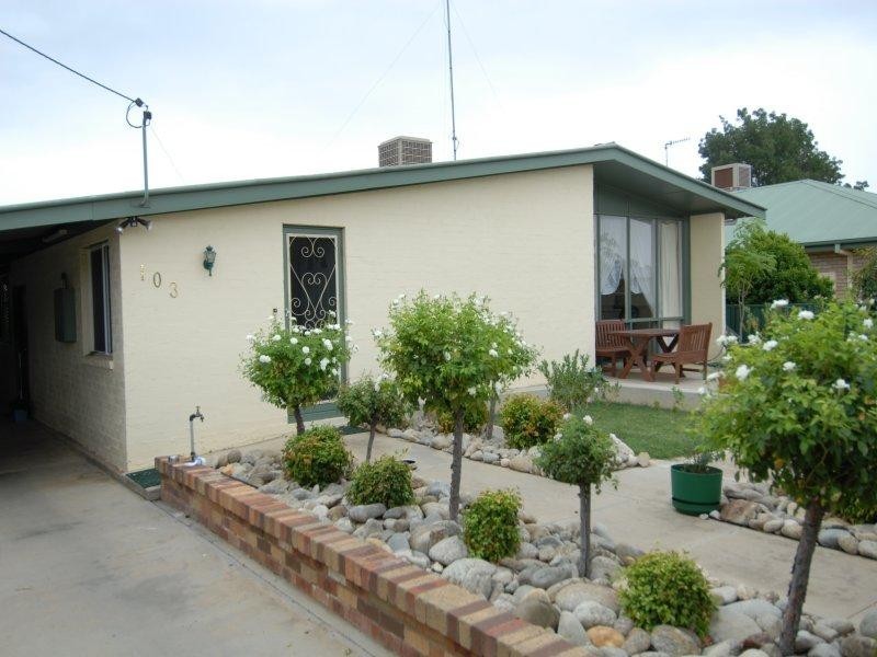 103 MACAULEY STREET, Deniliquin NSW 2710