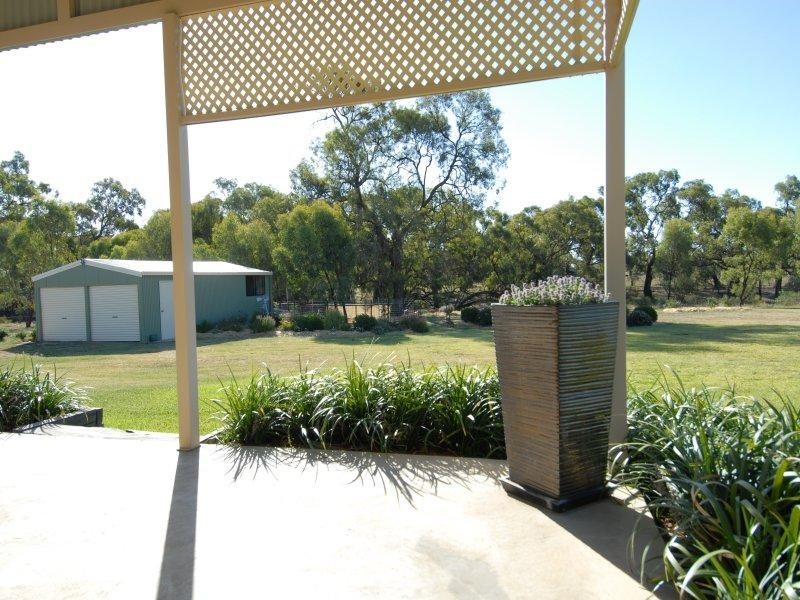 37 PINDARA LANE, Deniliquin NSW 2710