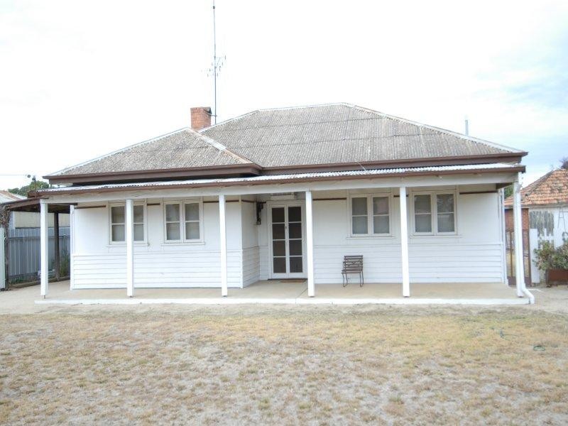 409 Wood Street, Deniliquin NSW 2710