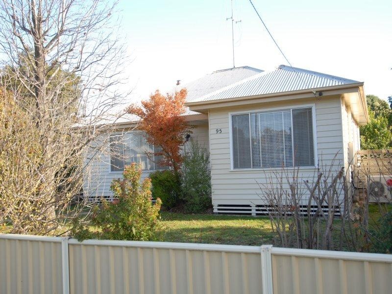 95 Macauley Street, Deniliquin NSW 2710