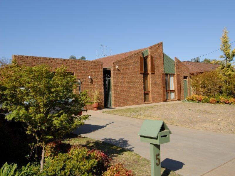 5 Blake Court, Deniliquin NSW 2710