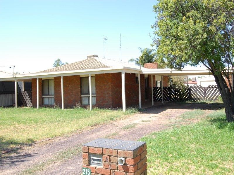 215 Victoria Street, Deniliquin NSW 2710