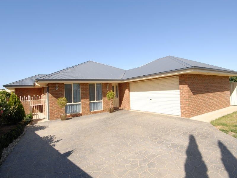 9 Thomas Court, Deniliquin NSW 2710