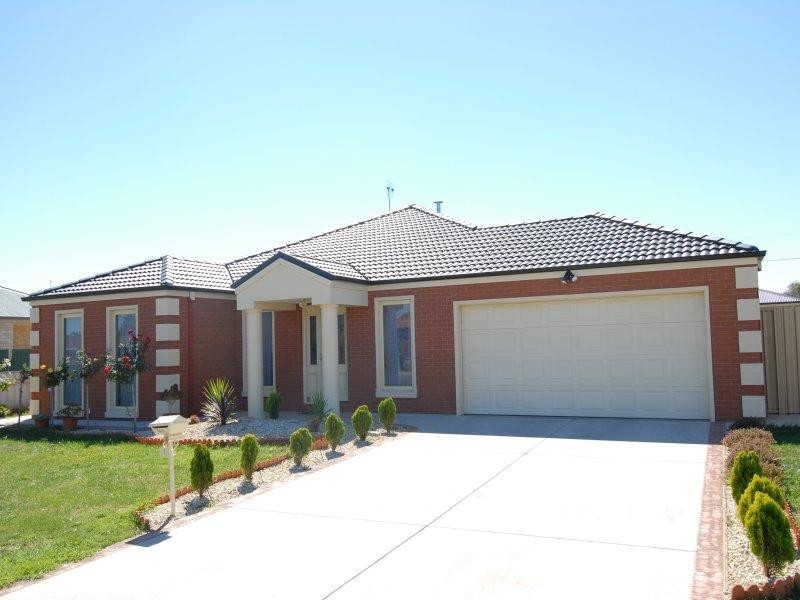 1 Vaughan Place,, Deniliquin NSW 2710