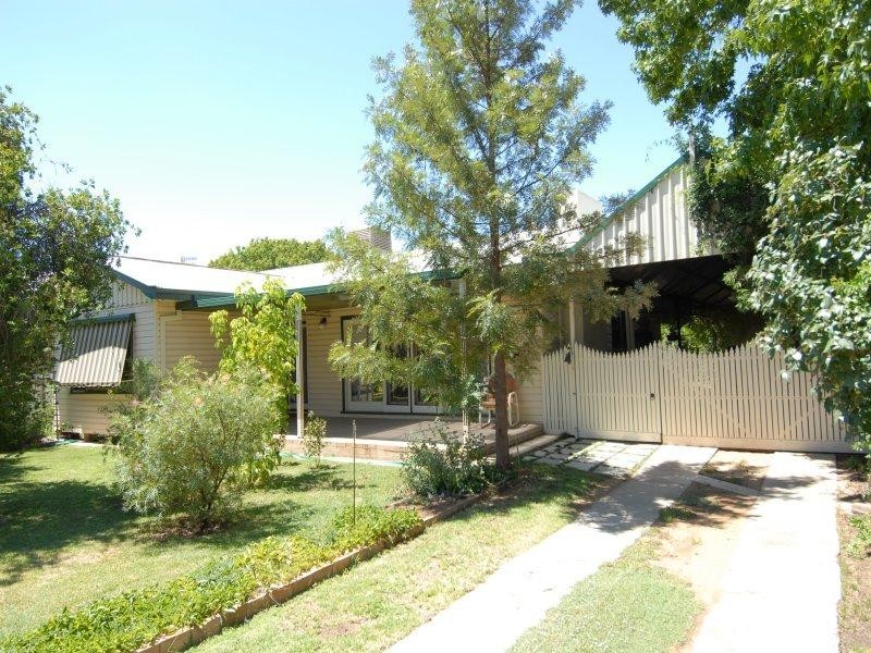 407 Campbell Crescent, Deniliquin NSW 2710