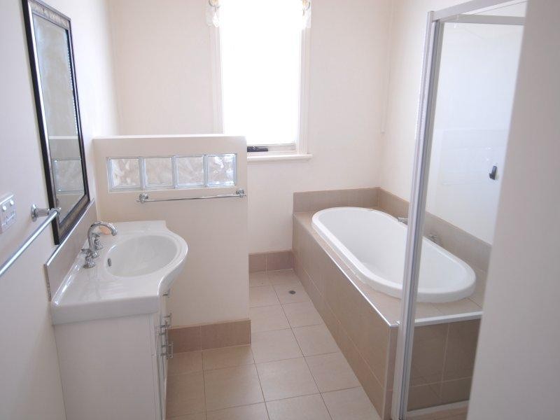 105 Hardinge Street, Deniliquin NSW 2710